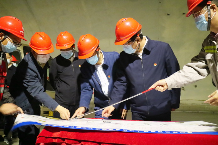 0219【工程公司】福建省委常委、廈門(mén)市委書(shū)記趙龍調研海滄隧道（第二西通道）項目 (2)_調整大小.jpg