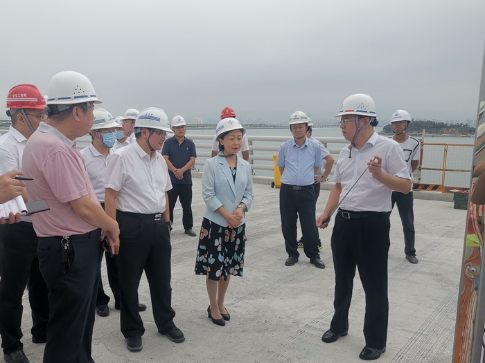 0907【工程公司】省委、省政府領(lǐng)導調研翔安大橋項目建設情況1_調整大小.jpg